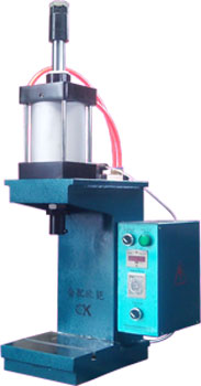 氣動壓力機(jī)